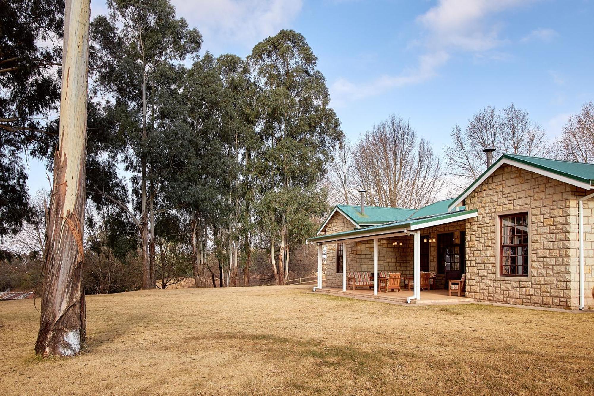 First Group Bushman'S Nek Hotel Garden Castle Exterior photo