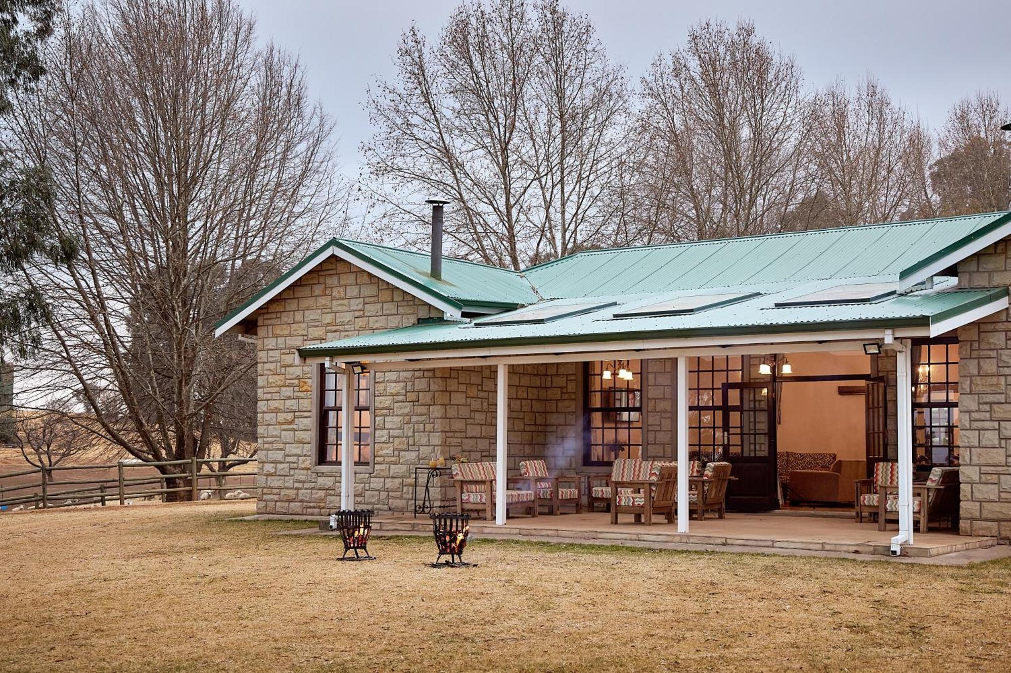 First Group Bushman'S Nek Hotel Garden Castle Exterior photo